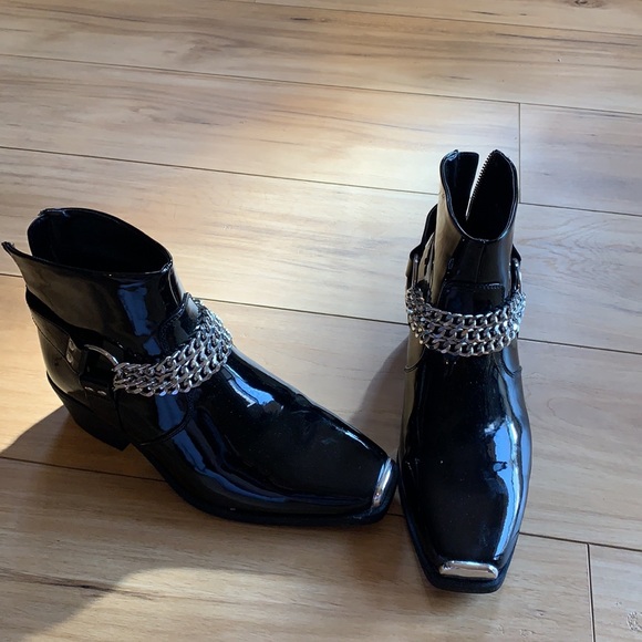 ASOS Cuban Chelsea boots with chains - Picture 4 of 4